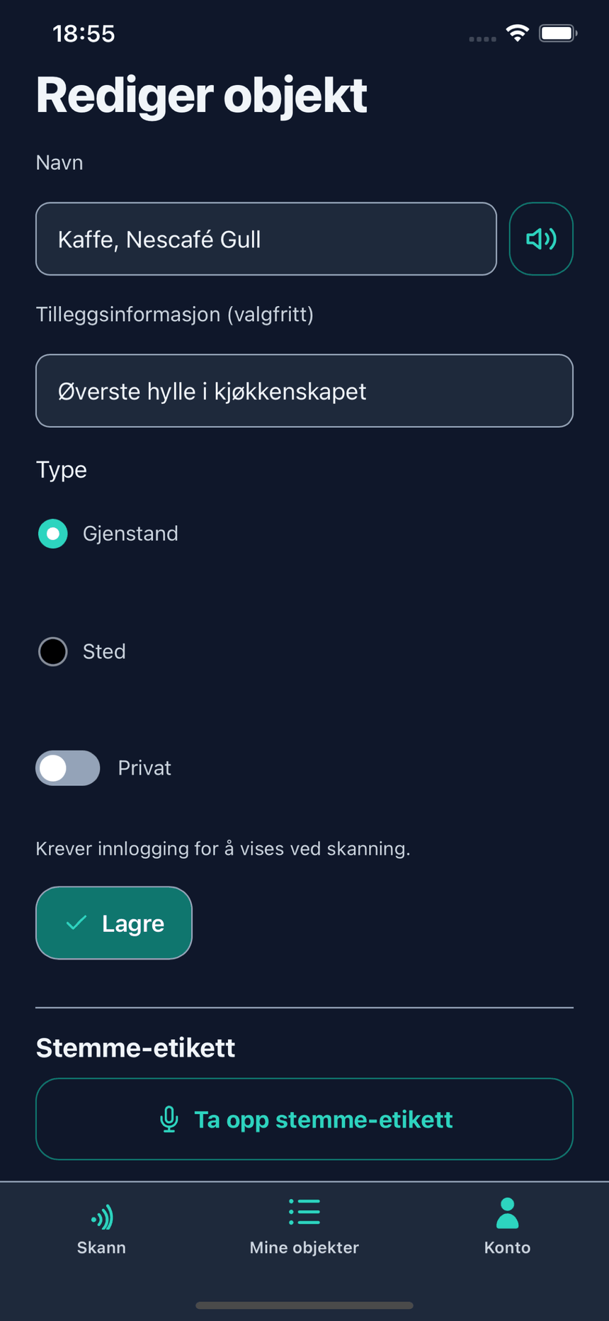 Skærmen Rediger objekt for posten Kaffe, Nescafé Gull: et navnefelt med en højttalerknap, der læser det op, et valgfrit felt til yderligere oplysninger med teksten Øverste hylde i køkkenskabet, et typevalg mellem genstand og sted, en Privat-kontakt, en Gem-knap, og en knap til at optage et stemmemærkat.